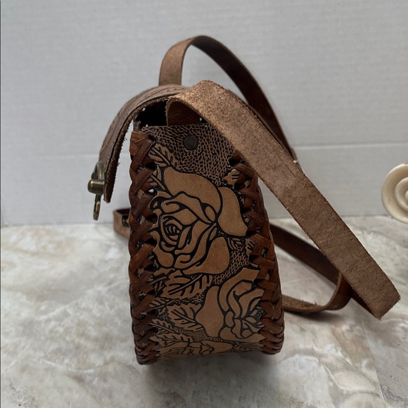 Mexican Tan Floral Tooled Leather Crossbody with Brass Clasp - Picture 11 of 14
